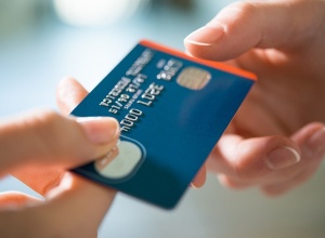 Где и на каких условиях можно взять кредитную карту с плохой кредитной историей